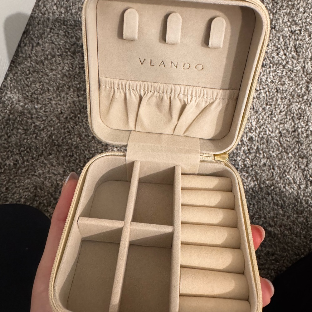 Vlando Beige Jewelry Organizer (4 of them)